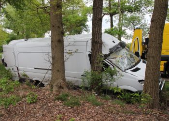 Pakketbezorger Vliegt Uit De Bocht Holtensnieuws Nl