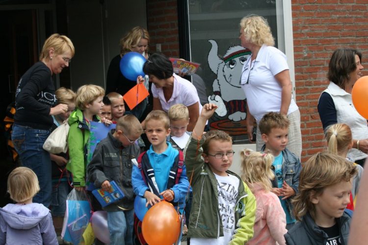 De zomervakantie is begonnen haarschool 