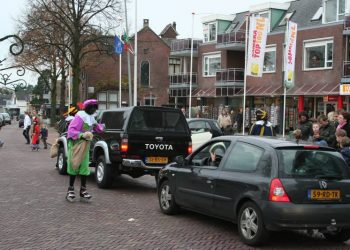 Sinterklaas in Holten gearriveerd smidsbelt kulturhus gemeente 