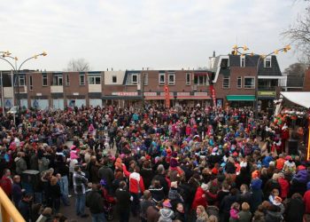 Sinterklaas in Holten gearriveerd smidsbelt kulturhus gemeente 