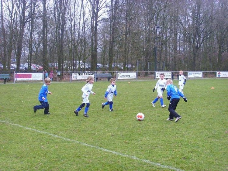 Minicompetitie gaat van start voetbal blauwwit 