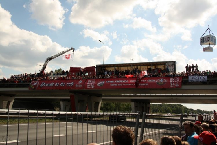 FC-Twente naar de laatste aftrap politie brandweer 