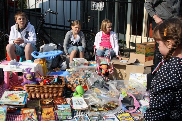 Gezellige rommelmarkt tijdens Koninginnedag 