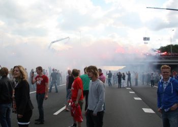 FC-Twente naar de laatste aftrap politie brandweer 