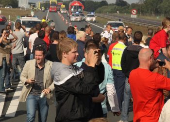 FC-Twente naar de laatste aftrap politie brandweer 