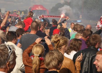 FC-Twente naar de laatste aftrap politie brandweer 