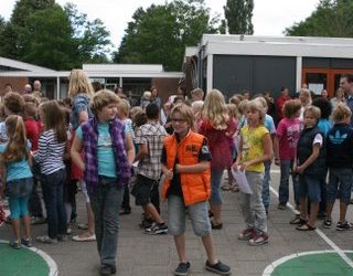 Het is weer grote vakantie Keunefeesten haarschool 