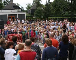 Het is weer grote vakantie Keunefeesten haarschool 