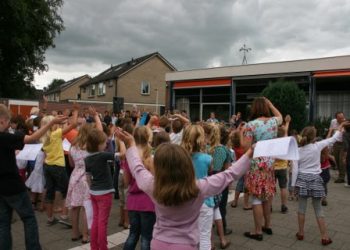 Het is weer grote vakantie Keunefeesten haarschool 