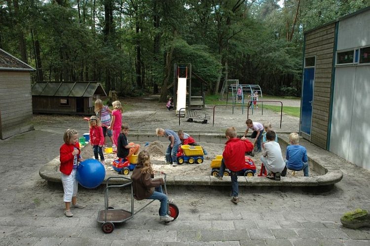 Nieuw speelgoed op eerste schooldag fienpreuvers espelo carnaval 