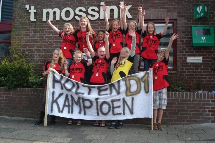 Handbalteam HVH D1 kampioen 