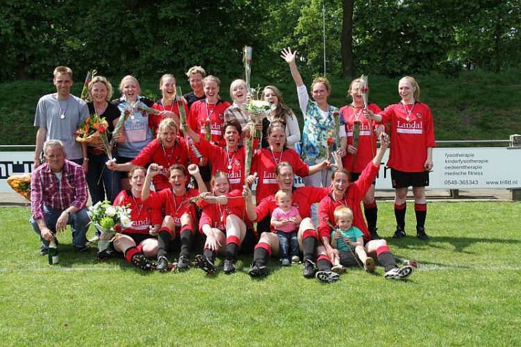 Eerste kampioenstitel binnen voor Holten Dames 1 vvholten 