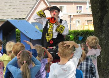 Leerlingen obds De Holterenk in actie voor de Filippijnen kulturhus holterenkschool 