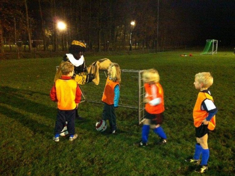 Pieten Voetbal op 't Vletgoor! voetbal blauwwit 