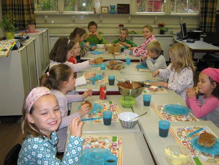 Nationaal Schoolontbijt in pyjama. nijkamp 