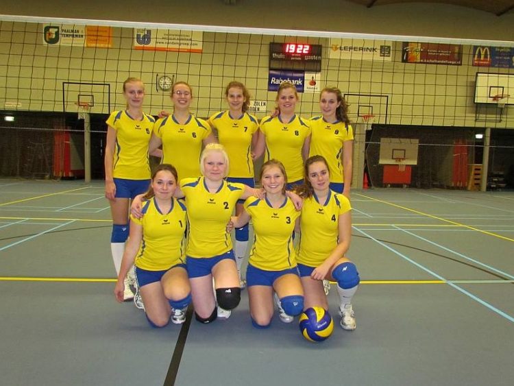 Prima overwinning volleybalmeiden A1 mintonette 