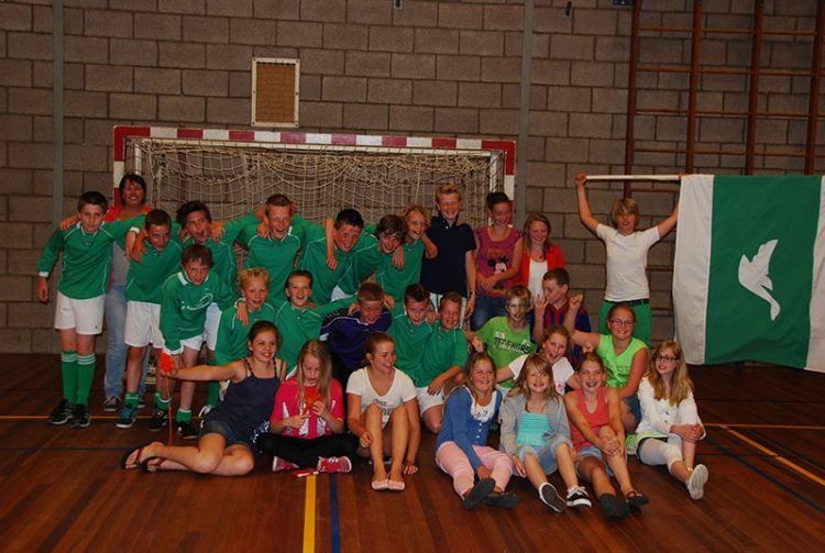 Jongens Haarschool houden zich staande tijdens NK Schoolhandbal haarschool 