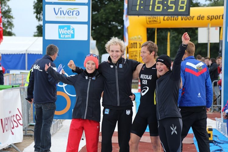 Franse meisjes, Franse jongens en Duits gemengd team winnaars EK team relay triathlon 