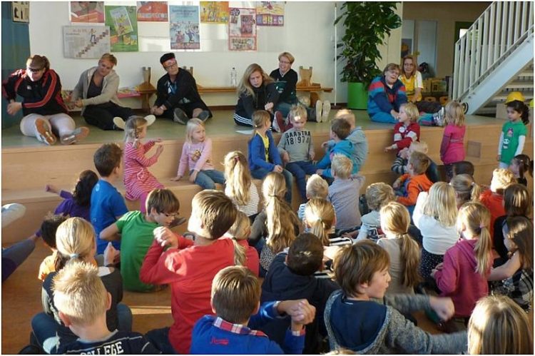 Opening kinderboekenweek op de Holterenk 