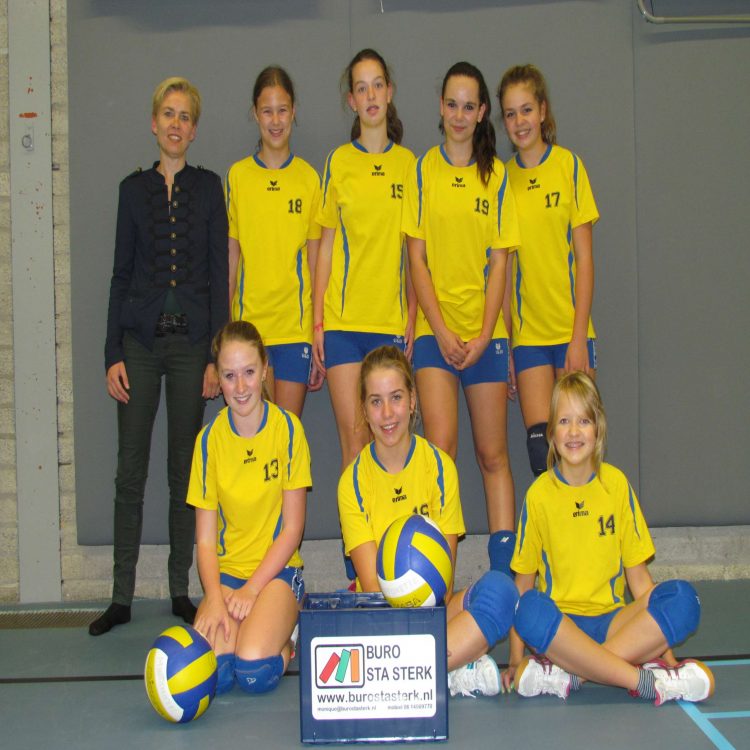 Buro Sta Sterk sponsort meisjes C1 Mintonette mintonette 