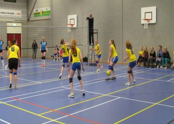 Volleyballen bij Mintonette in Holten, samen sportief mintonette 