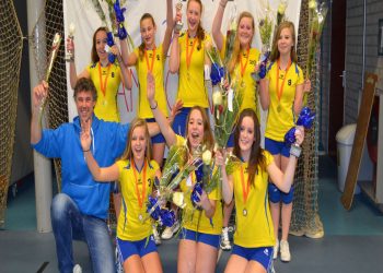 Volleyballen bij Mintonette in Holten, samen sportief mintonette 