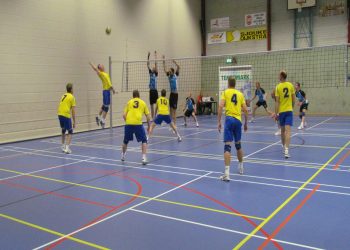 Volleyballen bij Mintonette in Holten, samen sportief mintonette 