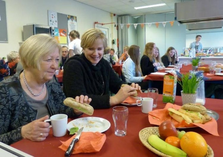 Waerdenborchers trakteren mantelzorgers op lunch waerdenborch nl doet natuurdiorama de waerdenborch 