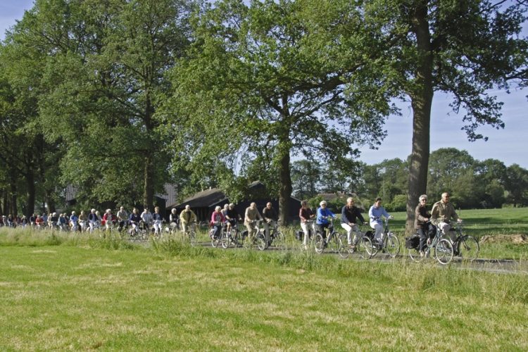 Hemelvaartsfietstocht 2014 door jongerenwerk ViaVie Welzijn viavie welzijn 