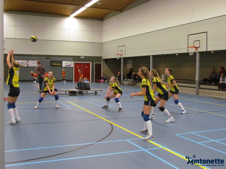 Mooie overwinning volleybal meiden B1 mintonette 