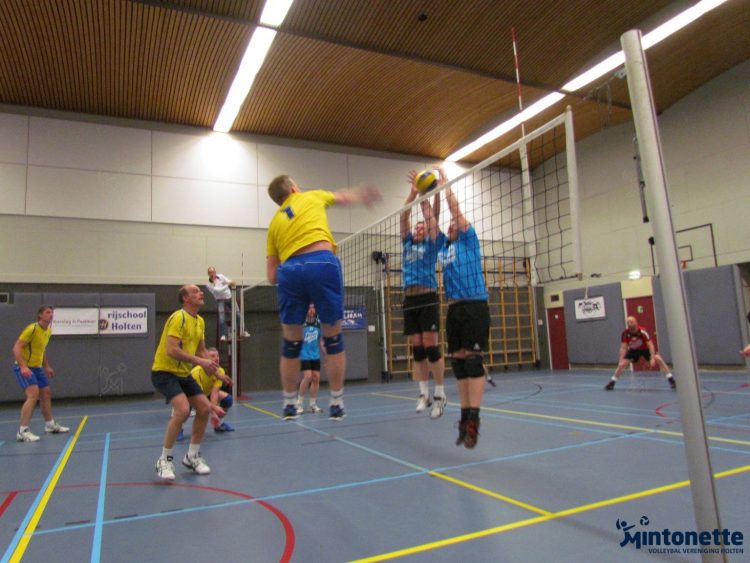 Mintonette Volleybal heren 1 vergroot voorsprong op nummer drie mintonette 