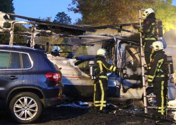 Wederom camper uitgebrand politie brandweer 