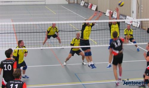 Heren 1 verliest van jong Apollo mintonette 