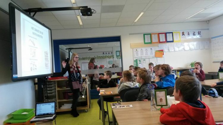 H.M.V. geeft muziek in de klas quiz hmv haarschool dijkerhoek 