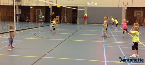 Vriendjes en vriendinnetjes mee naar volleybaltraining mintonette 