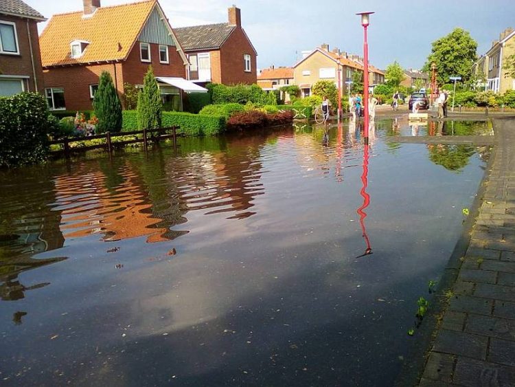 Door wolkbreuk enorme wateroverlast 