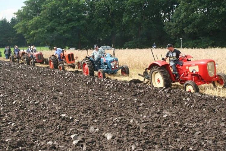 Nostalgische ploegdemonstratie geslaagd 