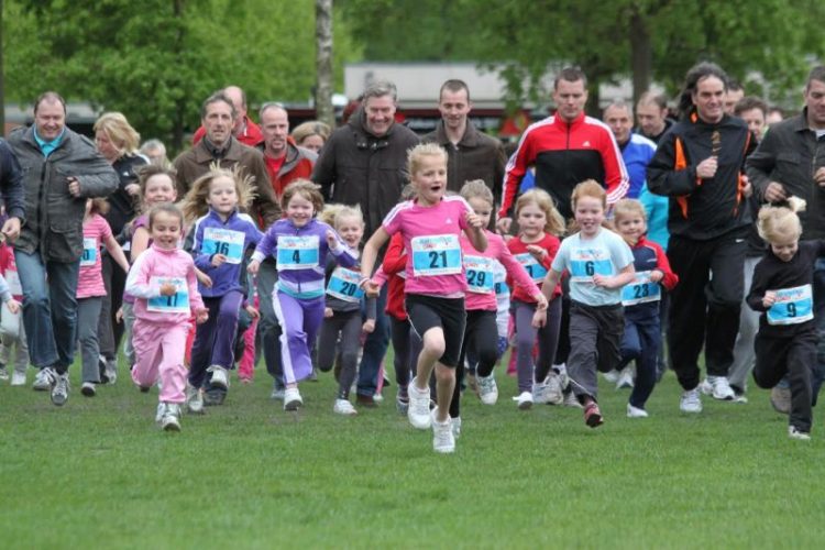 Bevrijdingsloop AV Holten canadese begraafplaats atletiekvereniging 