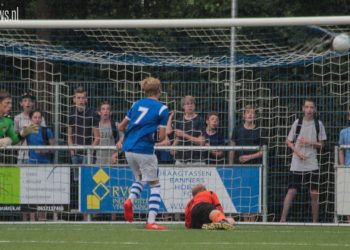 Eerste elftal Blauw Wit '66 promoveert naar tweede klasse blauwwit 