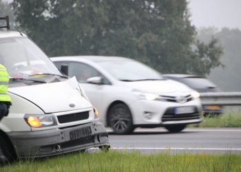 Botsing tussen bestelbussen op A1 politie 