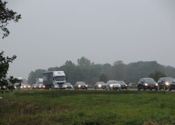 Botsing tussen bestelbussen op A1 politie 