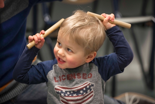 Gratis proefles "Muziek op Schoot" bij Muziek Onderwijs Centrum Holten smidsbelt moc kulturhus 