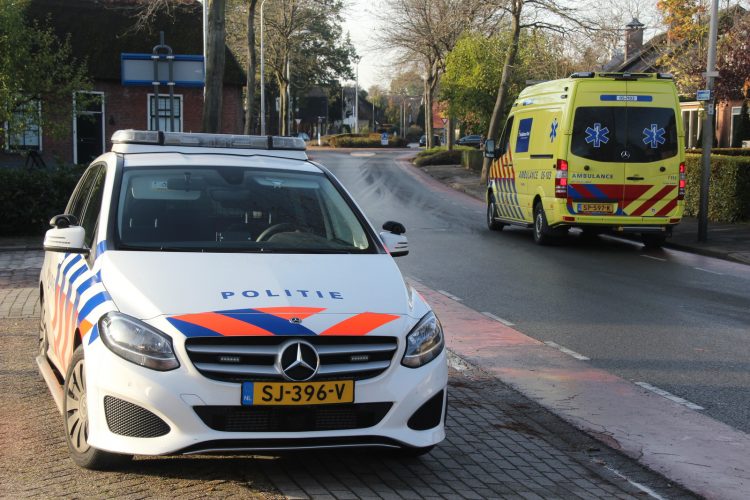 Fietsster aangereden op de kruising Larenseweg-Pastoriestraat 