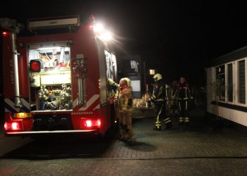 Brand door kortsluiting in houten schuur aan de Houtweg brandweer 