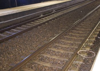 Vandalen leggen fiets op spoor en zorgen voor schade 