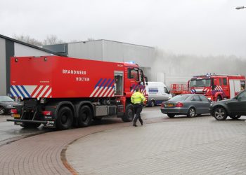 Brand autoschadebedrijf Henk Schuiterd brandweer 