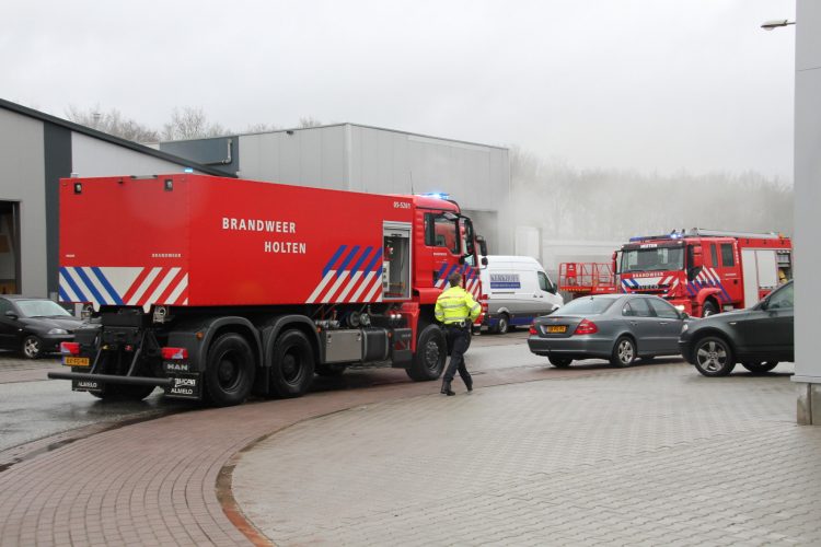 Brand autoschadebedrijf Henk Schuiterd brandweer 