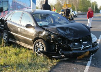 Flinke aanrijding tussen twee auto's afrit van de A1 aanrijding 