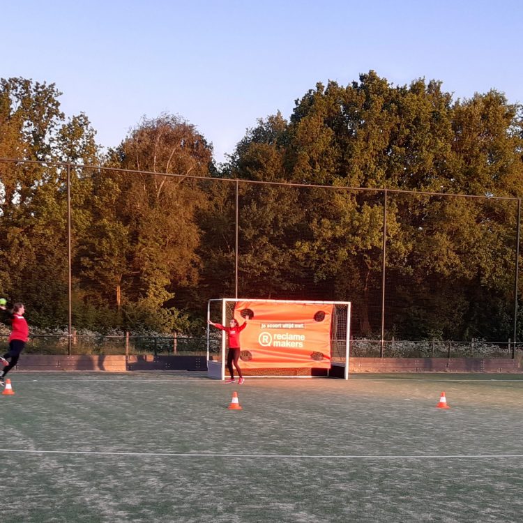 Handbalvereniging Holten hervat training op het hockeyveld! hv holten 