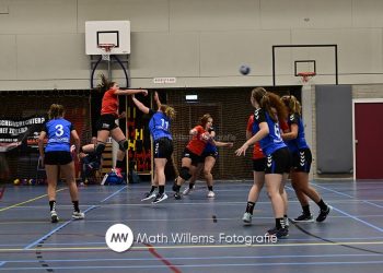 Handbaldames starten met overwinning hv holten 